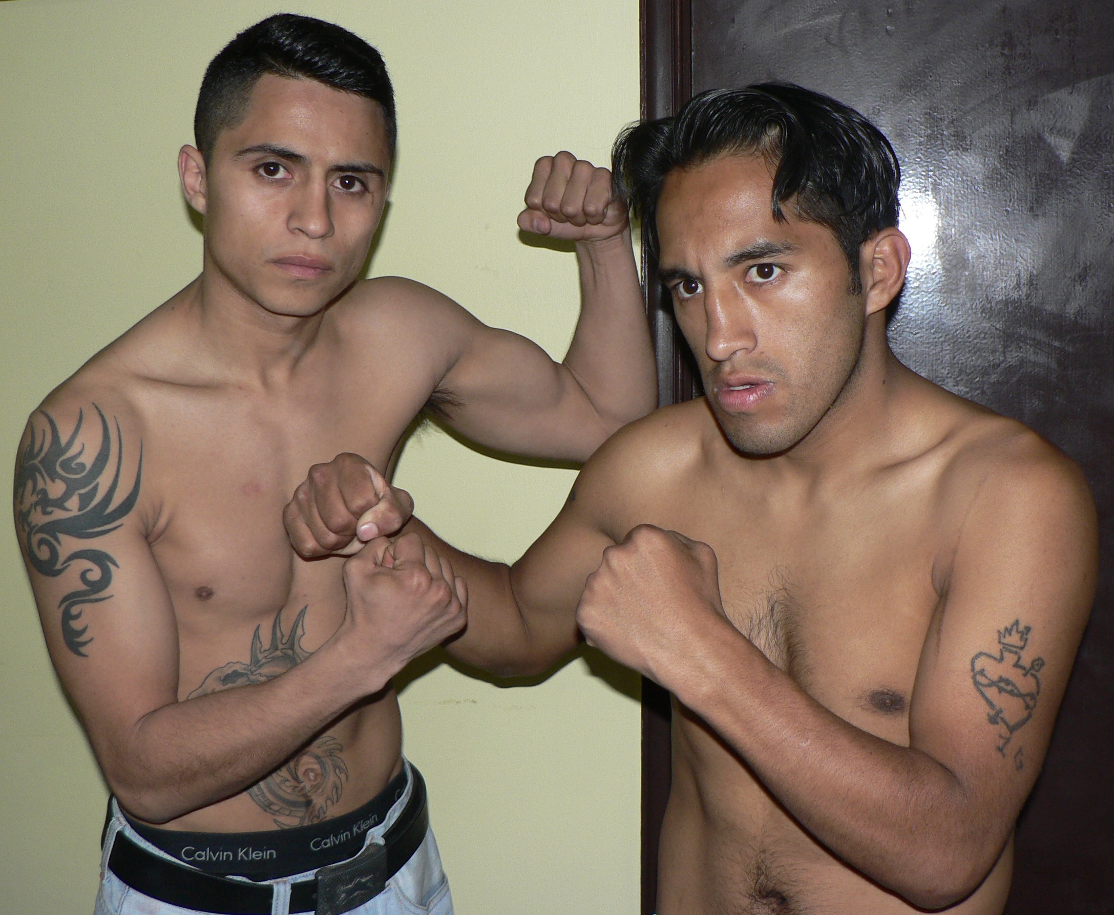 "Aguja" González y "El Demoledor" Saquinga realizaron el pesaje con miras a la pelea en Club México