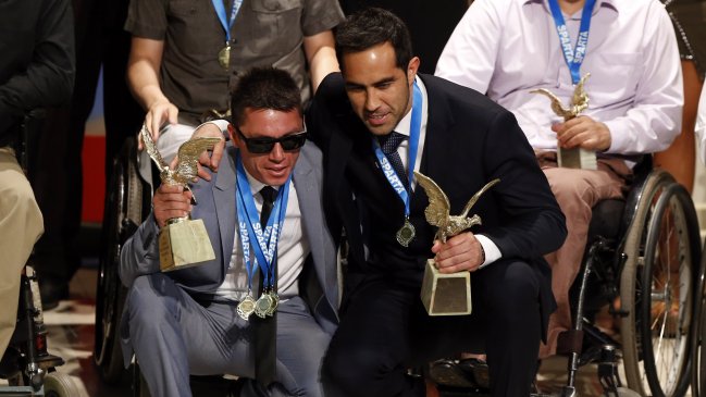 Cristián Valenzuela y Claudio Bravo ganaron el premio Mejor de los Mejores 2015