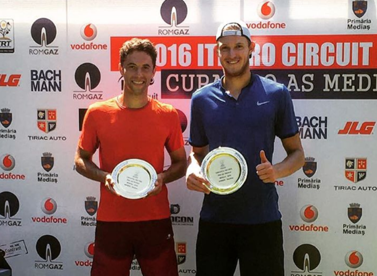 Nicolás Jarry y Simón Navarro se titulan campeones de dobles del Futuro 13 Rumania