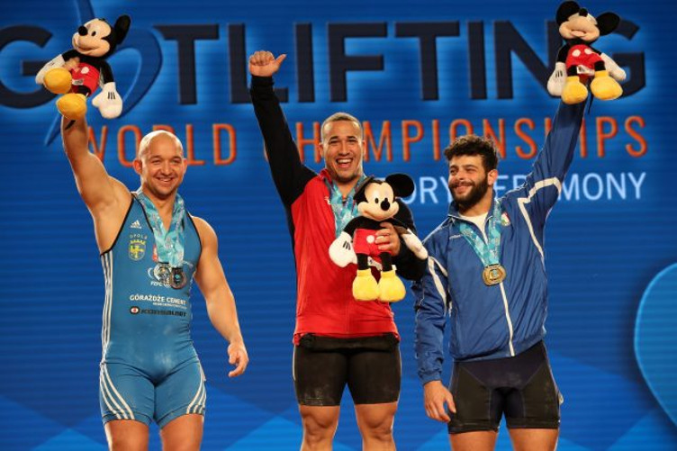 Arley Mendez se titula tricampeón mundial de levantamiento de pesas
