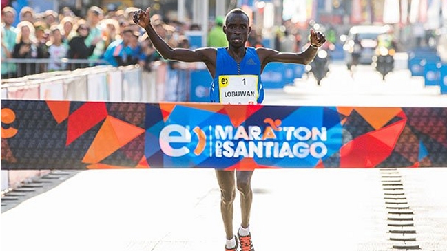 El keniata Luka Lobuwan se tituló bicampeón del Maratón de Santiago