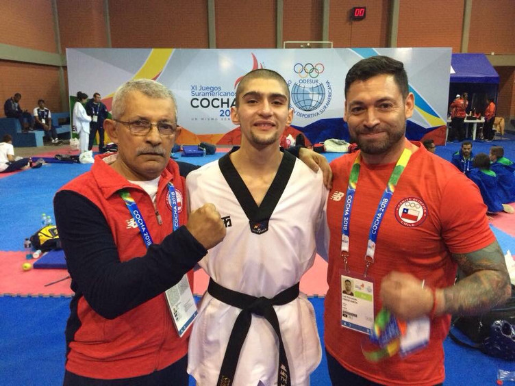 Sebastián Navea entrega la primera medalla de oro para el taekwondo chileno en Cochabamba