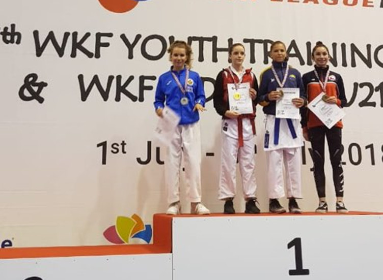 Magdalena Godoy ganó medalla de bronce en el torneo Karate Youth League de Croacia
