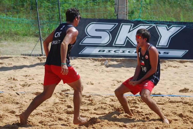 Vicente Droguett y Martín Iglesias ganan medalla de plata en Paraguay y clasifican al Mundial Sub 21 de Volleyball Playa
